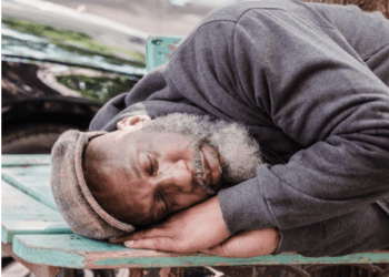 Corte Suprema de EU determina que  es ilegal dormir en la calle como indigente