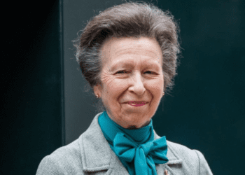 La princesa Ana de Inglaterra regresa a casa tras 5 días de hospitalización