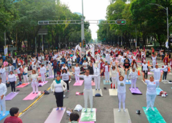 En CDMX, arman mega clase para conmemorar el Día Internacional del Yoga