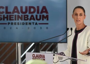 Sheinbaum quiere becar a estudiantes y mujeres de 60 a 64 años