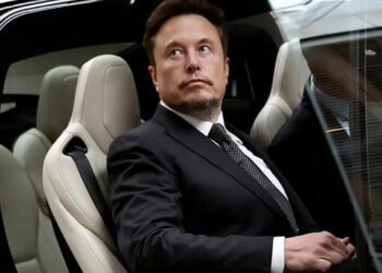 Elon Musk amenaza con prohibir dispositivos de Apple con OpenAI