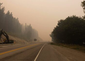 Incendios forestales en Canadá obliga a evacuar presos