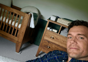 Henry Cavill presume cuna de su próximo bebé