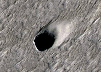 Descubren misterioso agujero en Marte
