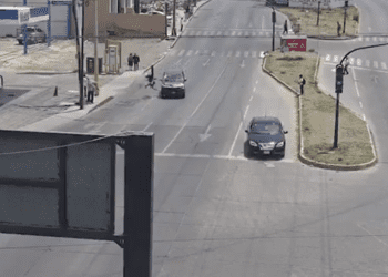  Auto atropella a adolescente en Puebla