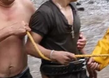 Rescatan a joven en corriente del río San Marcos