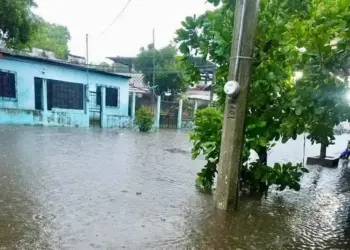 Por lluvias, se desborda el río Suchiate