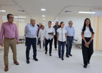 Claudia Sheinbaum visitó hospital junto a AMLO