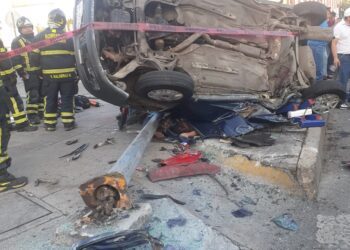 Choque entre Metrobús y auto en Leyes de Reforma