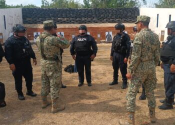 Policías de Solidaridad reciben curso de manejo de armamento impartido por la SEDENA