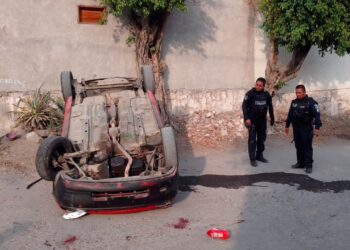 Lo atacan a balazos vuelca y se lo llevan en Jiutepec