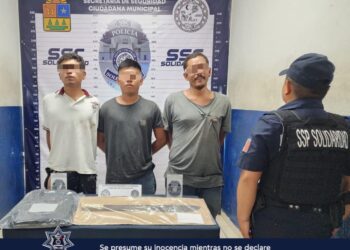 Policías de Solidaridad detienen a 3 sujetos por asaltar a una persona