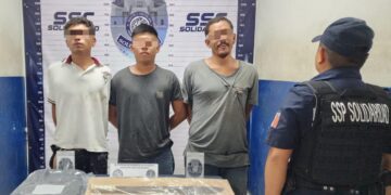 Policías de Solidaridad detienen a 3 sujetos por asaltar a una persona