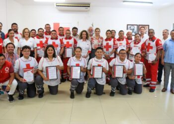 Lili Campos cumple a la Cruz Roja, en beneficio de los solidarenses