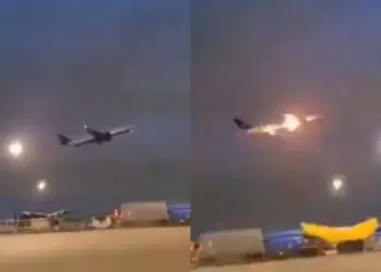 Avión Boeing 777 se incendia en pleno despegue