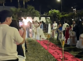 Influencer interrumpe boda para grabar video