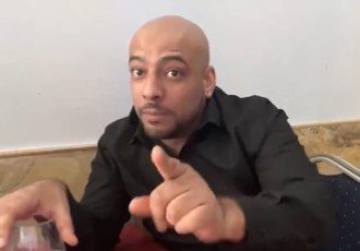 Influencer se niega a pagar cuenta en restaurante