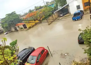 Inundaciones azotan a Cancún y Chetumal