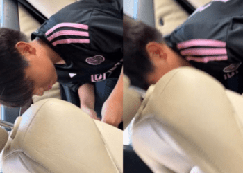 Padre da lección a su hijo por cinturón de seguridad