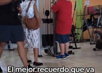 Abuela acompaña a su nieto al gimnasio