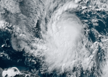 Beryl se convierte en un ‘muy peligroso’ huracán sobre el Caribe