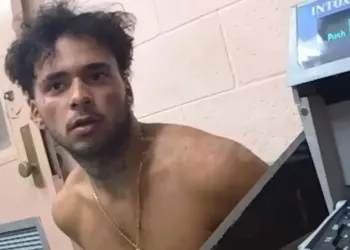 Detienen a influencer por causar disturbios en un restaurante