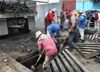 Vecinos reportan olor a gasolina en Nezahualcóyotl