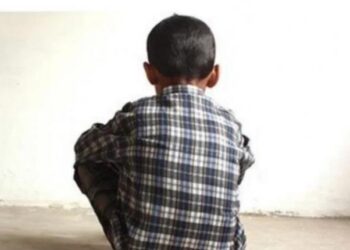 Obliga a su hijo a comer un chile y causa su muerte