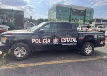 Detienen a policías por robo de bodega en Neza