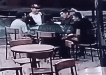 Policía mata accidentalmente a amigo en bar