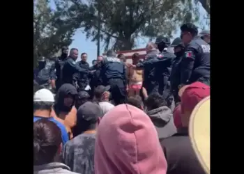 En Hidalgo desnudan y golpean a tres presuntos ladrones