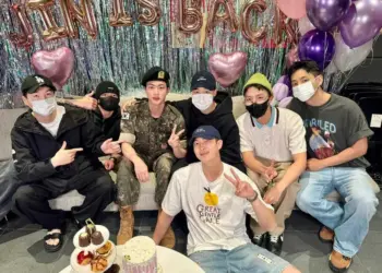 Integrantes de BTS tienen emotivo encuentro tras salida de Jin del servicio militar