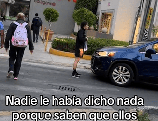 Joven impide sentido contrario, peculiarmente