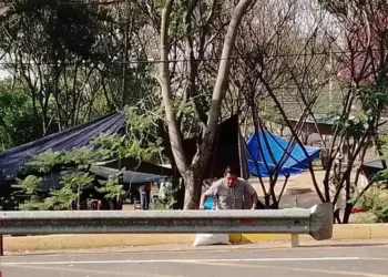 Suspenden vuelos en Oaxaca por bloqueo del SNTE