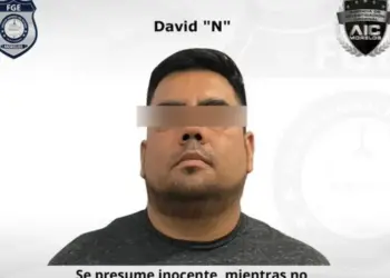 Detienen a hombre por agredir a una mujer y causarle trauma craneal