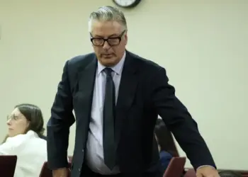 Acceden a moción: Anulan juicio contra Alec Baldwin