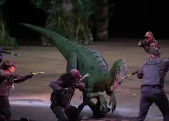 Autoridades investigan robo de dinosaurio mecánico de expo en Perisur