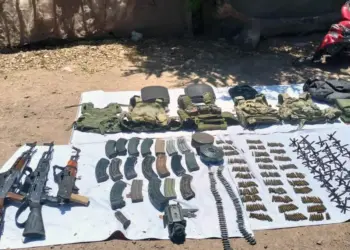 Arsenal incautado: Guardia Nacional desmantela vehículo con armamento en Navolato