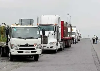 En Nuevo León, transportistas se quejan de extorsiones con caravana