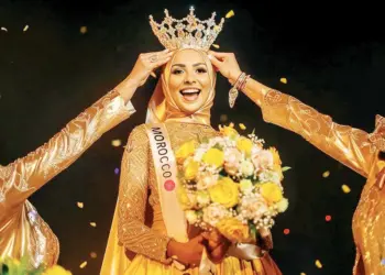 Marroquí musulmana gana Miss Inteligencia Artificial