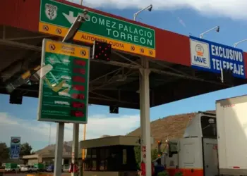 Olvidan a niña de 11 años en caseta de León