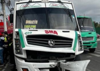 Choque de unidades de transporte público; 15 heridos
