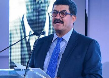 Citan a exgobernador de Chihuahua por denuncia