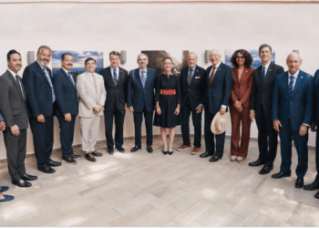 Sheinbaum se reúne con congresistas de Estados Unidos