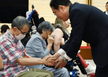 Primer ministro de Japón se disculpa con víctimas de esterilizaciones forzadas