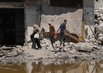 Bebé es salvado tras bombardeo israelí en Gaza