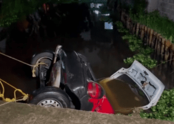 Conductor borracho cae a un canal; sus acompañantes fallecieron