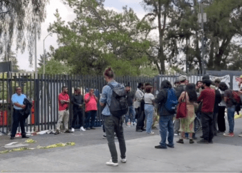 Por reportes de incendio y fuerte olor a gas, desalojan instalaciones de CCH en CU