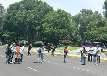 Rechazados del IPN llaman a bloquear  calles; pocos acudieron a la cita