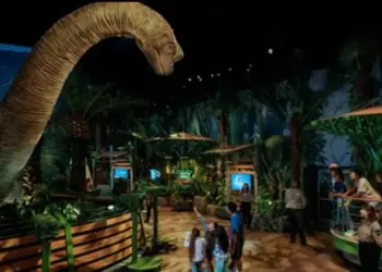 Roban dinosaurio de Jurassic World en Perisur